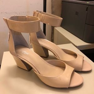 New with tags! Beige heels